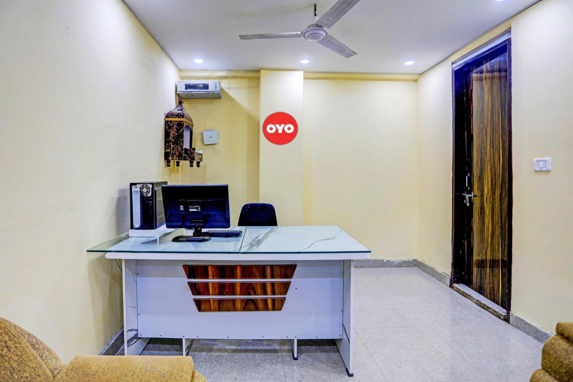 Oyo Flagship Park Palace New Delhi Exterior photo